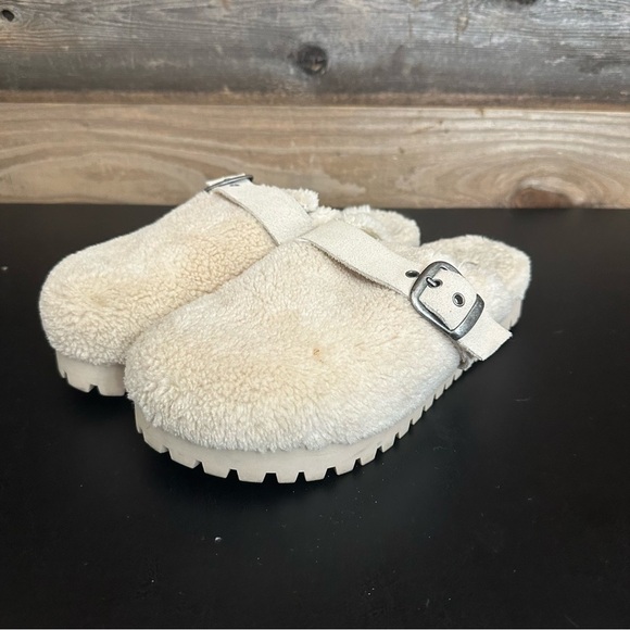 Steve Madden Shoes - STEVE MADDEN Women’s Off White Nina Buckle Slip On Faux Fur Clogs Shoes 6.5
